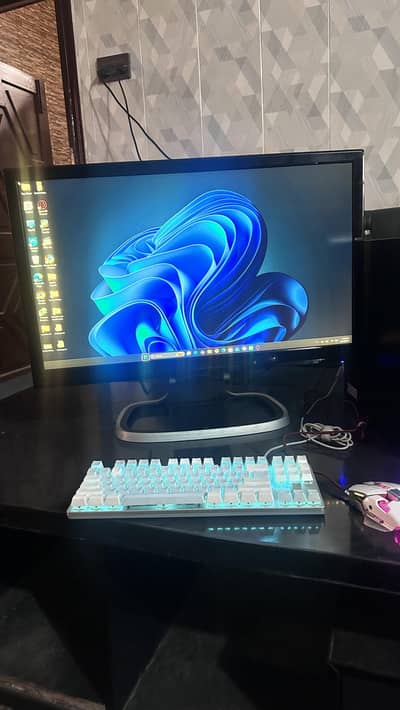 Complete Gaming PC Setup, i7 6th Gen, 16 GB RAM, 24" LCD