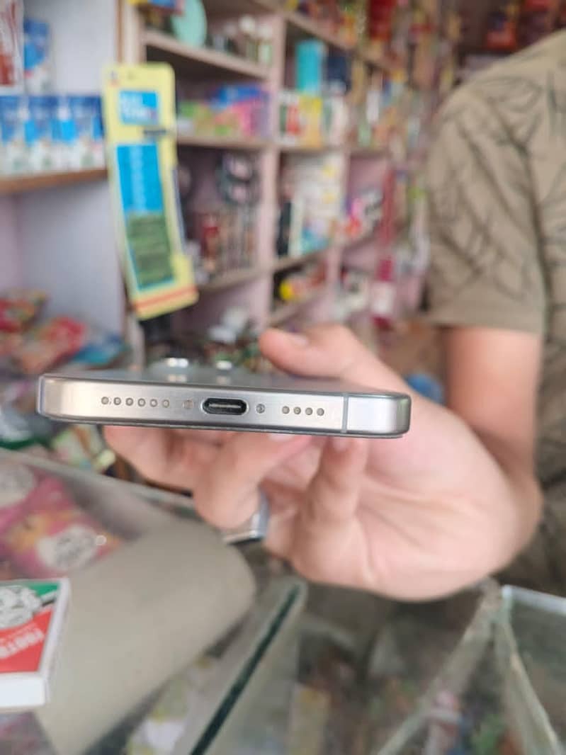 Apple iPhone 15 Pro Max 2