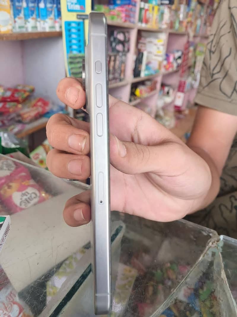 Apple iPhone 15 Pro Max 3