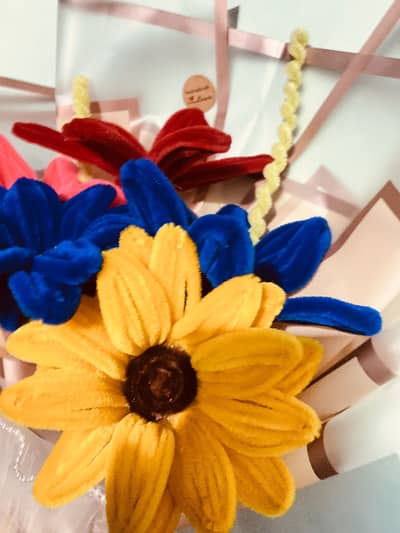 Pipe cleaner flower bouquet