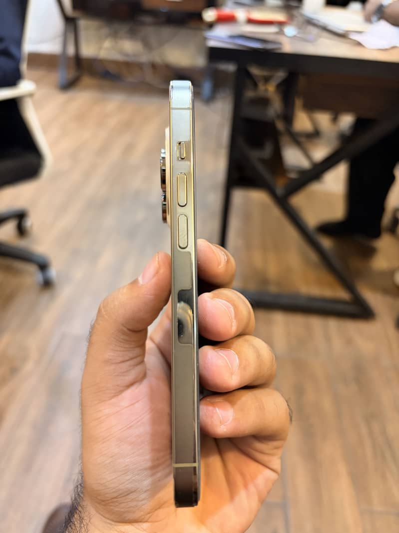 Apple iPhone 14 Pro 0