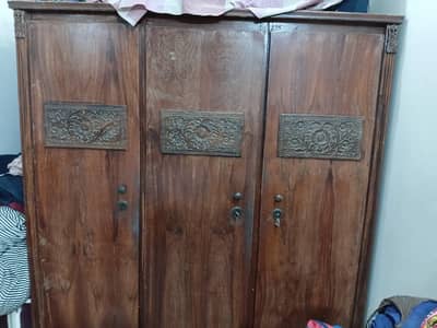 For sale bed almri and sidetable