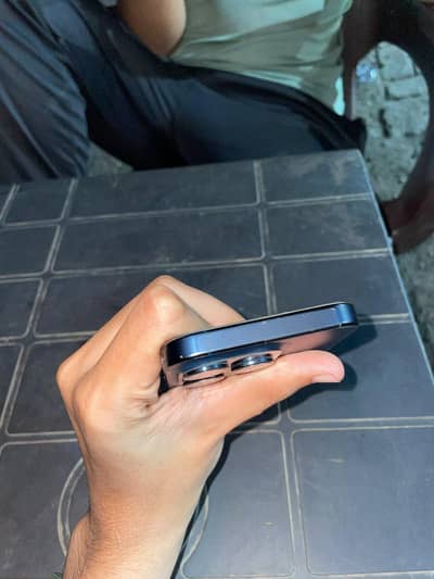 Apple iPhone 15 Pro J. v