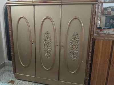 3 door almari deco