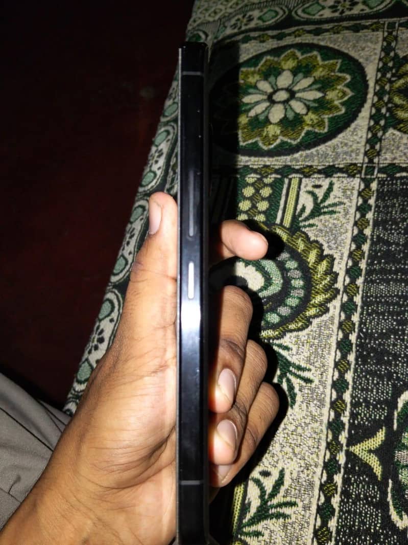 Sharp Aquos R7 12/256 1