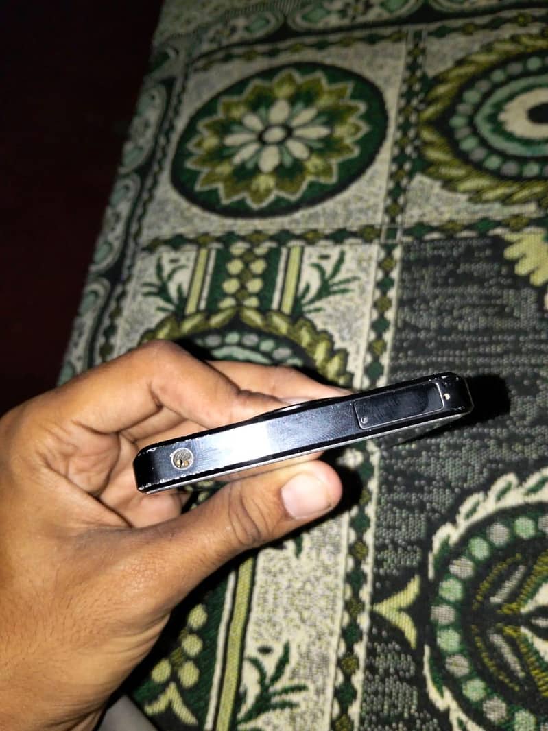 Sharp Aquos R7 12/256 2