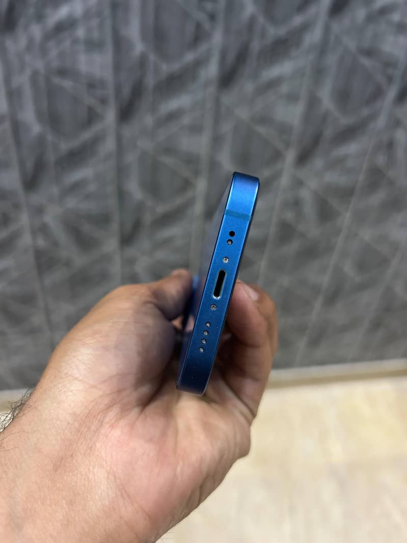 Apple iPhone 13 mini 4