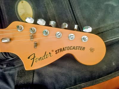 Fender Classic Series '70s Stratocaster® (Serial No. Included)