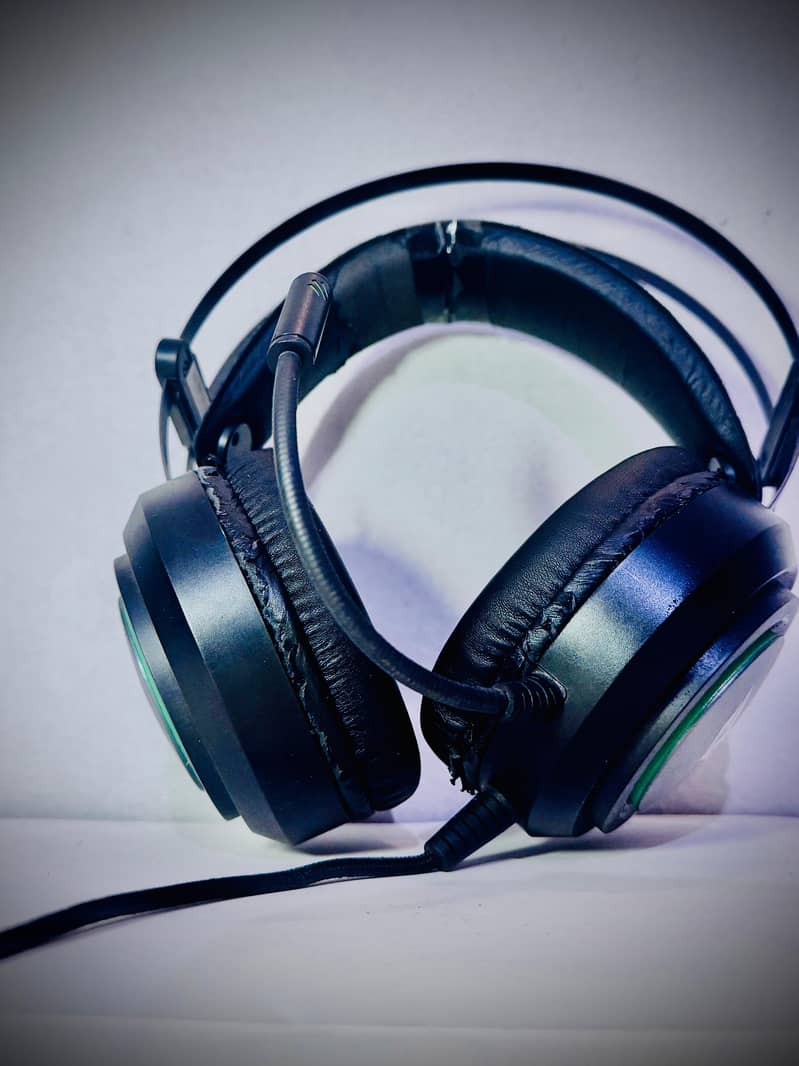 HEADPHONES 1