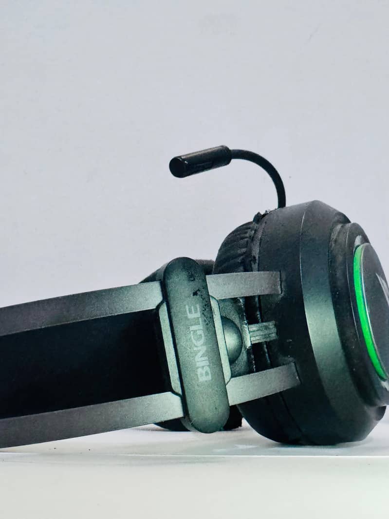 HEADPHONES 3