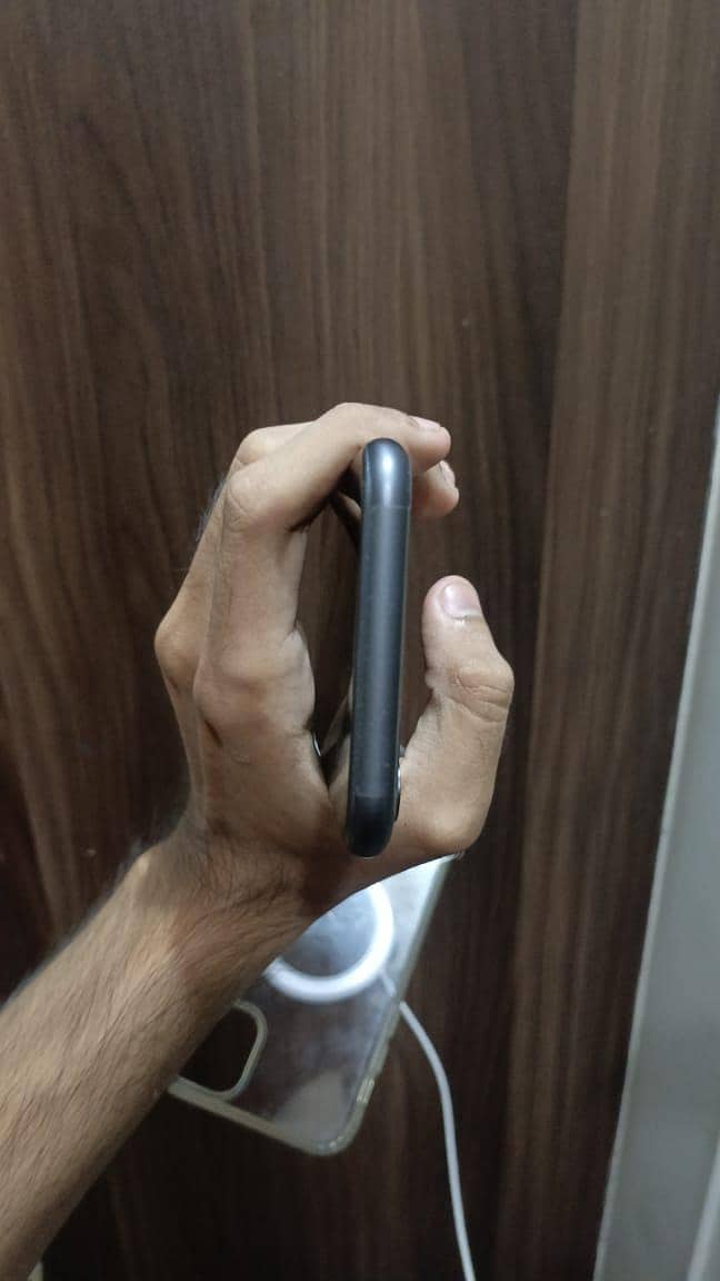 Apple iPhone 11 3