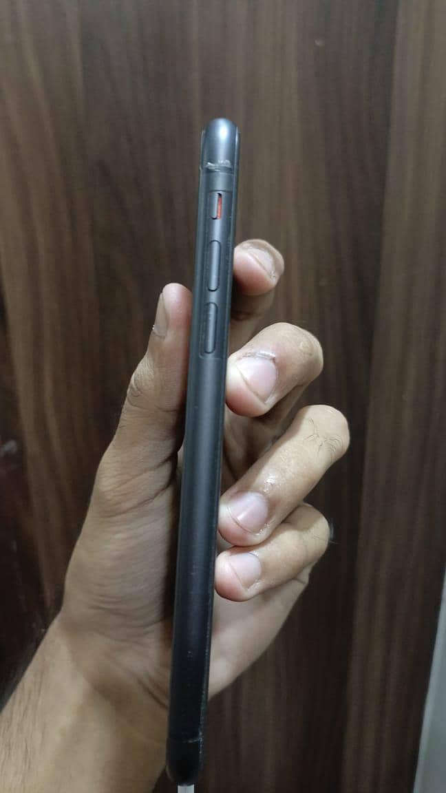 Apple iPhone 11 4