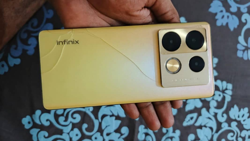 Infinix Note 40 Pro 4