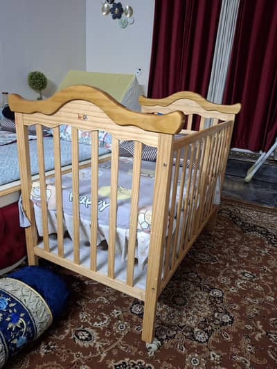 baby cot condition good