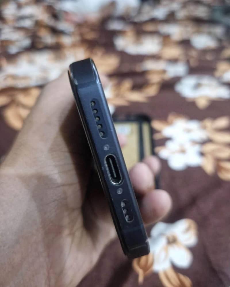 Apple iPhone 15 Pro 3