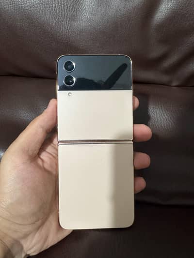Samsung Mobile Z Flip 4 ( Panel Dead ) else 10/10