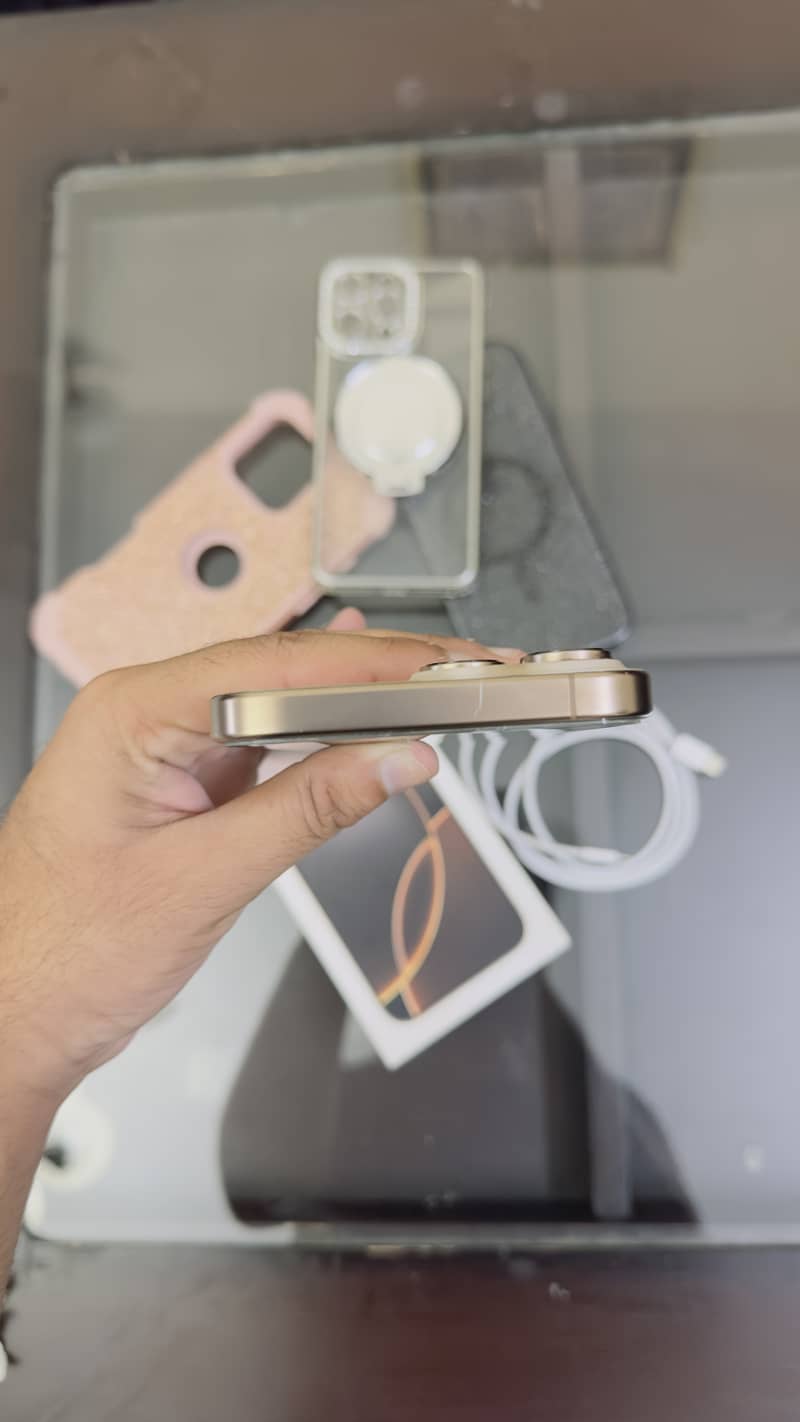 Apple iPhone 16 Pro Max 2