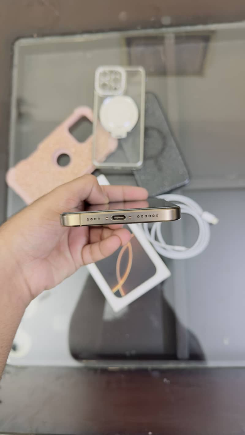 Apple iPhone 16 Pro Max 3