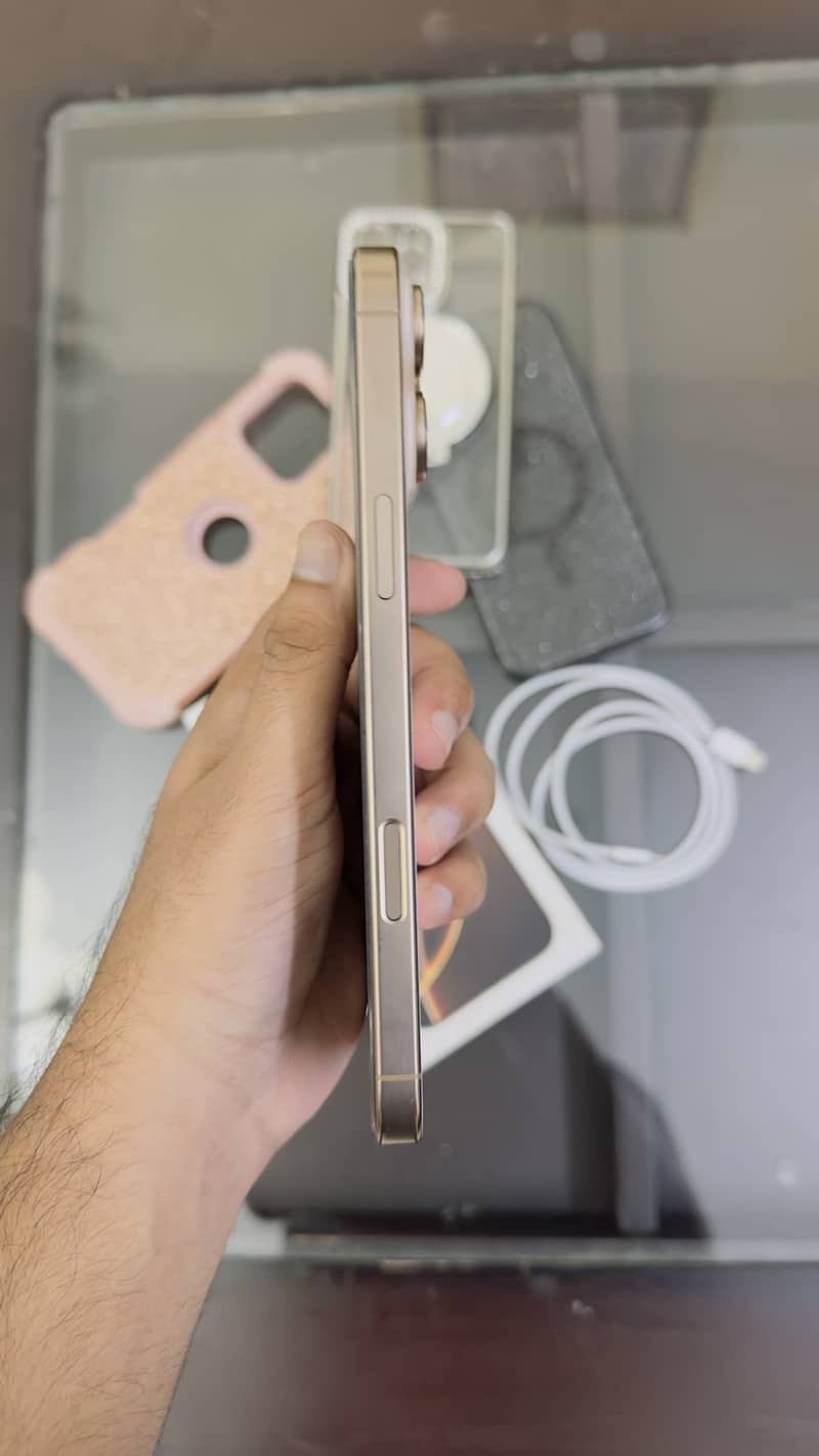 Apple iPhone 16 Pro Max 5