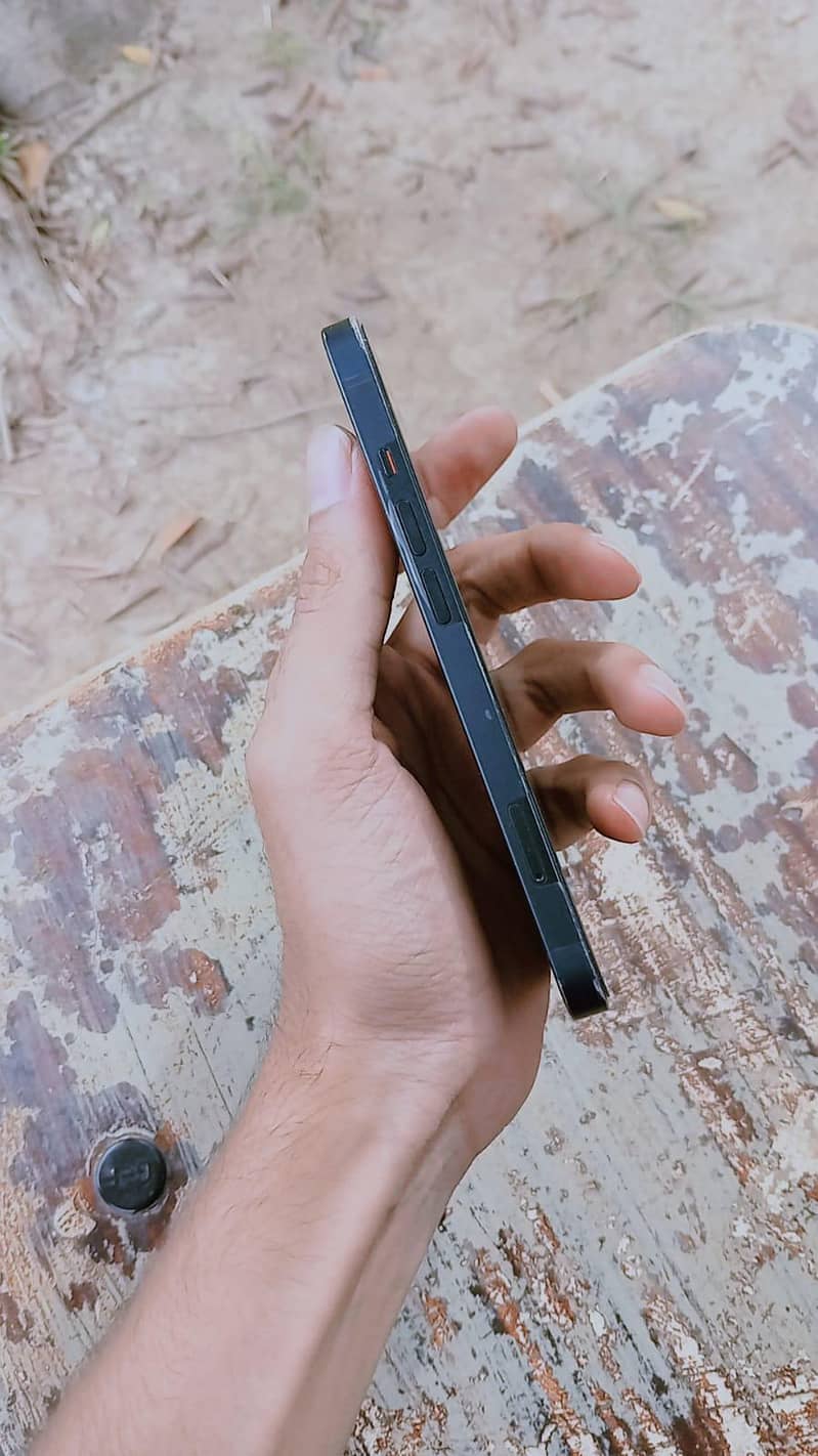 Apple iPhone 13 1