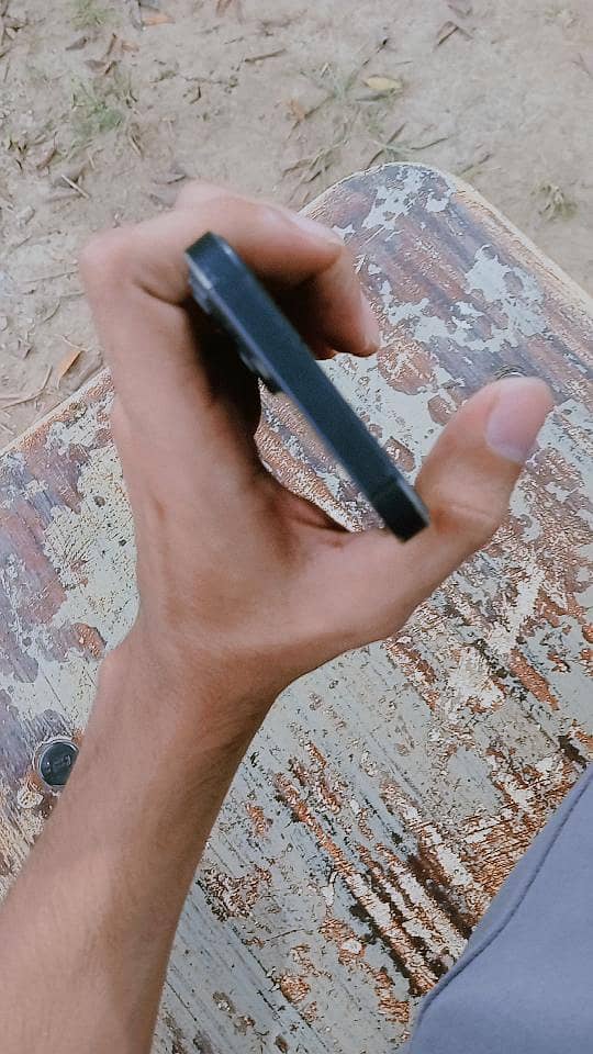 Apple iPhone 13 2