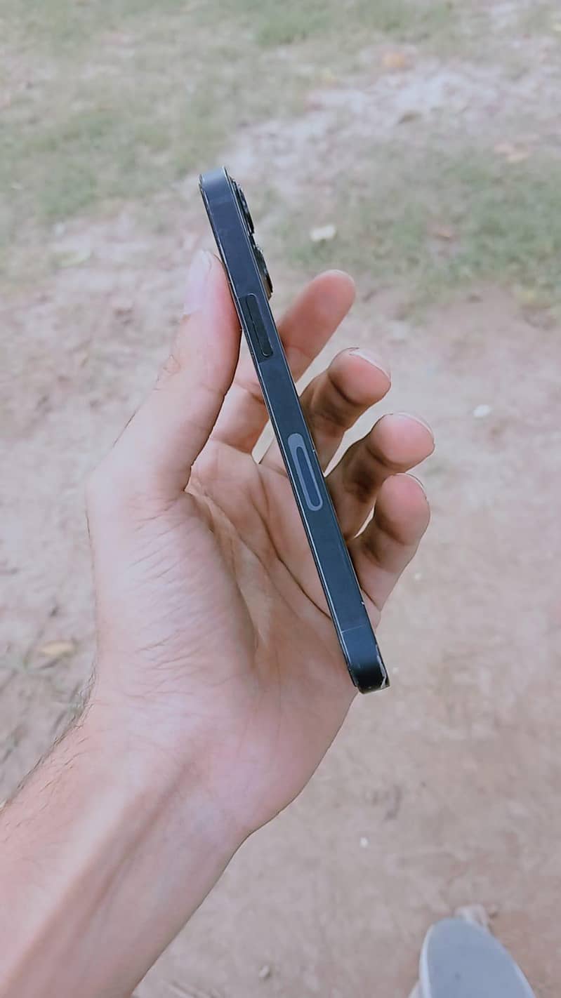 Apple iPhone 13 3