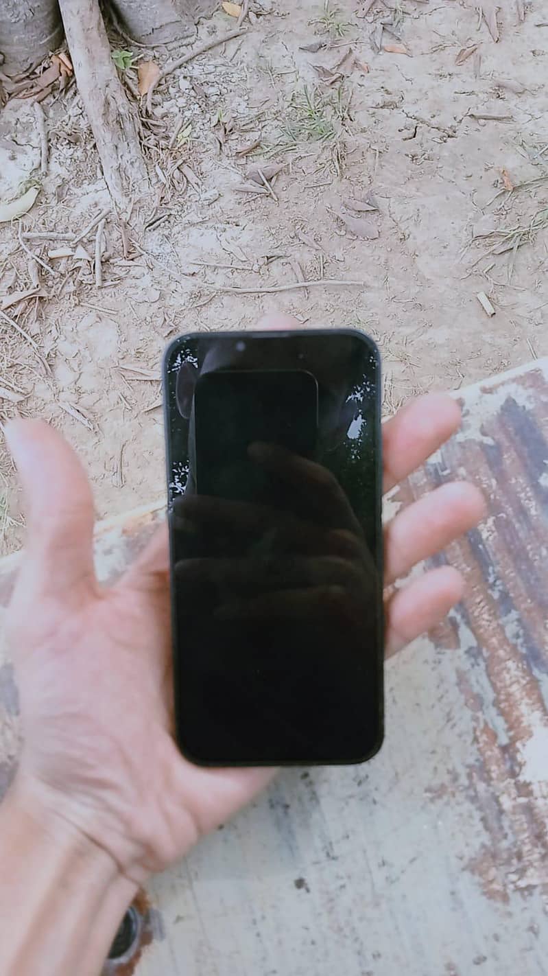 Apple iPhone 13 5