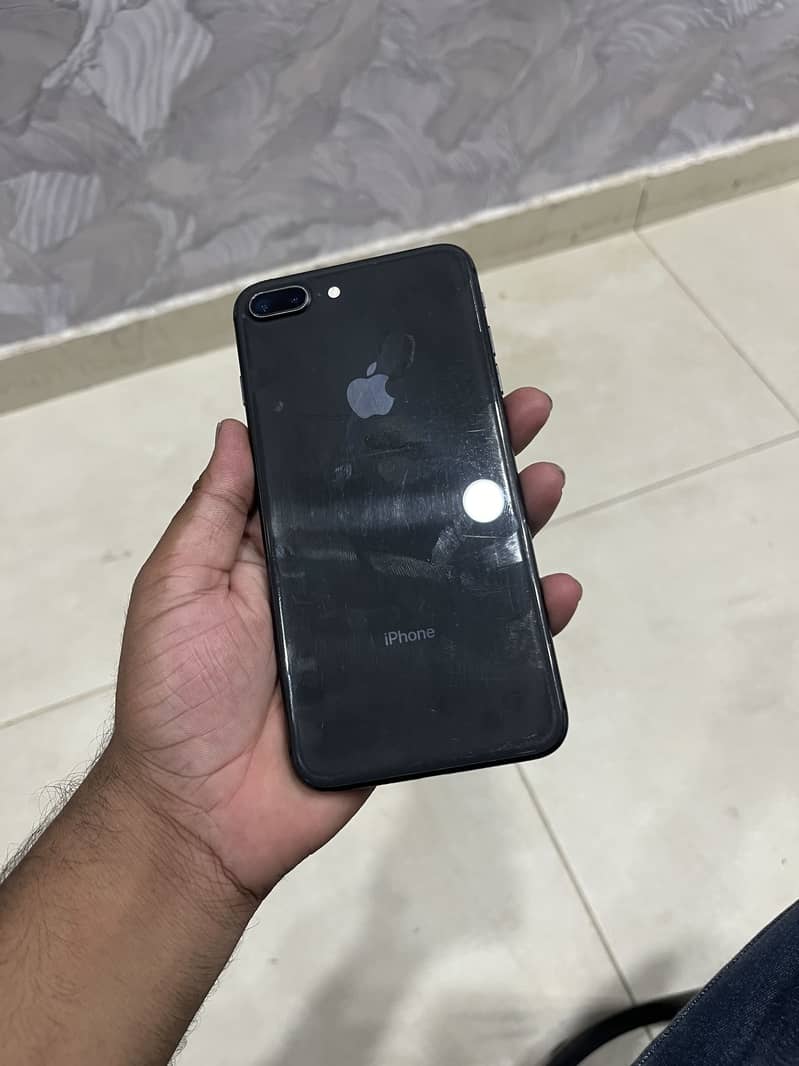 Apple iPhone 8 Plus 1