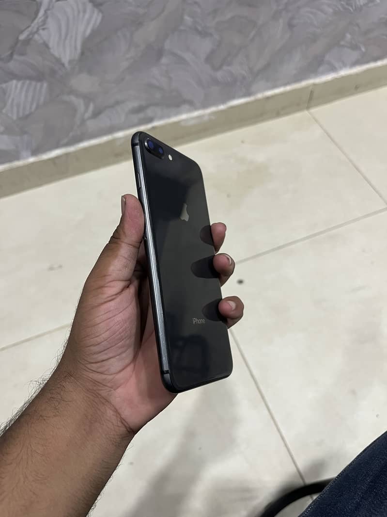Apple iPhone 8 Plus 4