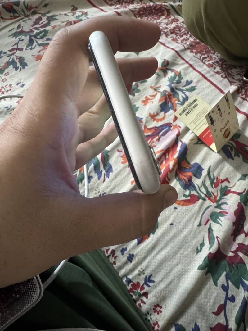 Apple iPhone 11 3