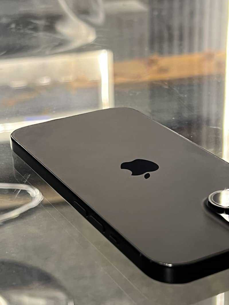 Apple iPhone 15 3
