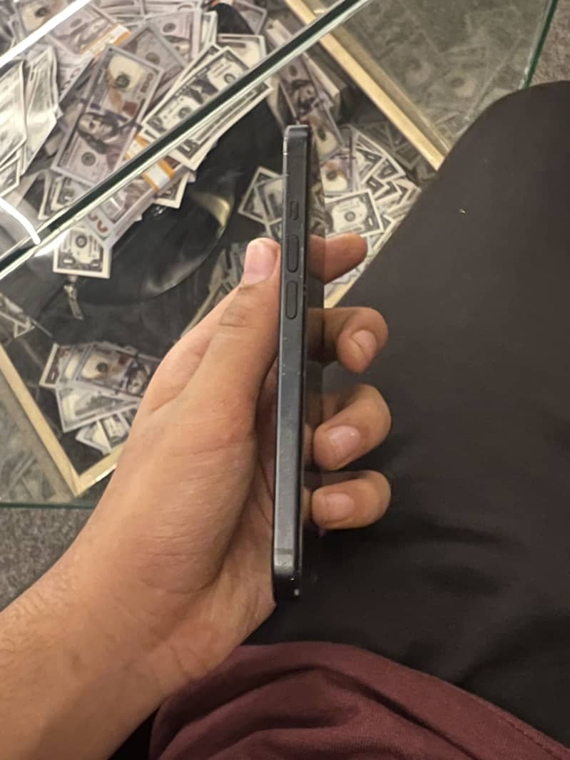 Apple iPhone 15 5