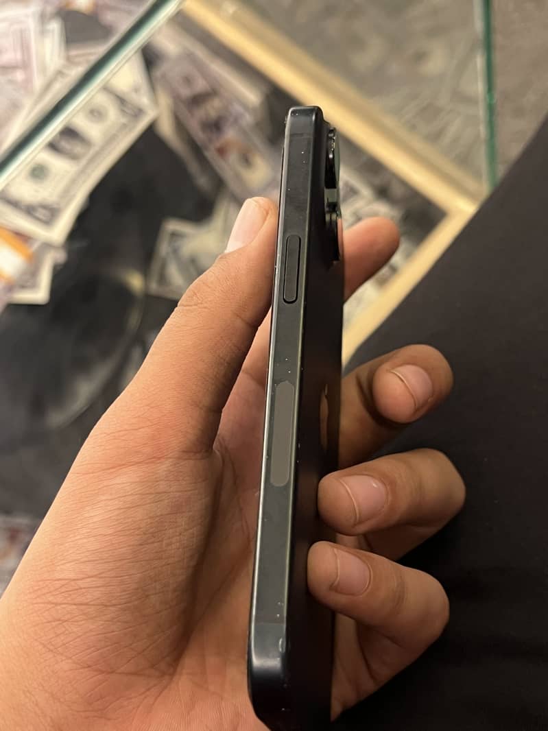 Apple iPhone 15 6