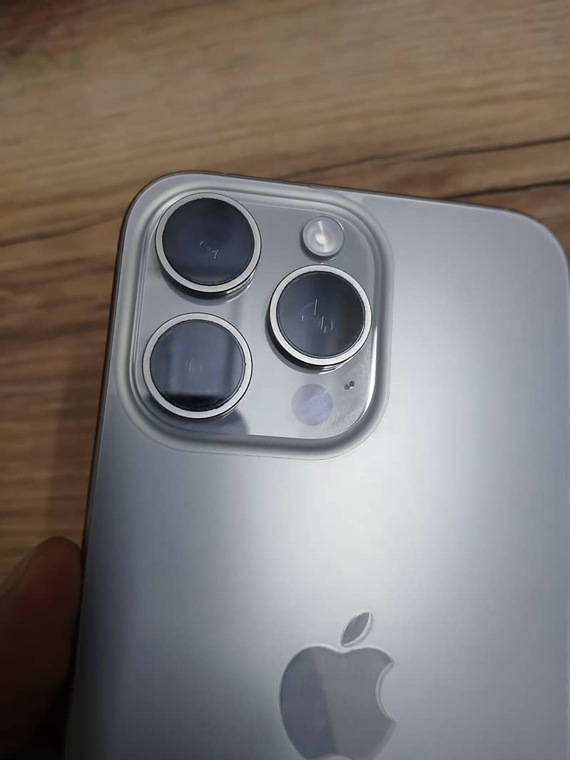 Apple iPhone 15 Pro Max 1
