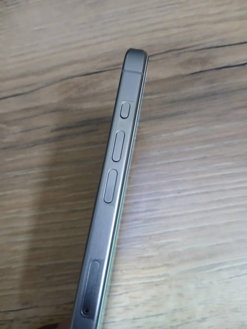 Apple iPhone 15 Pro Max 5