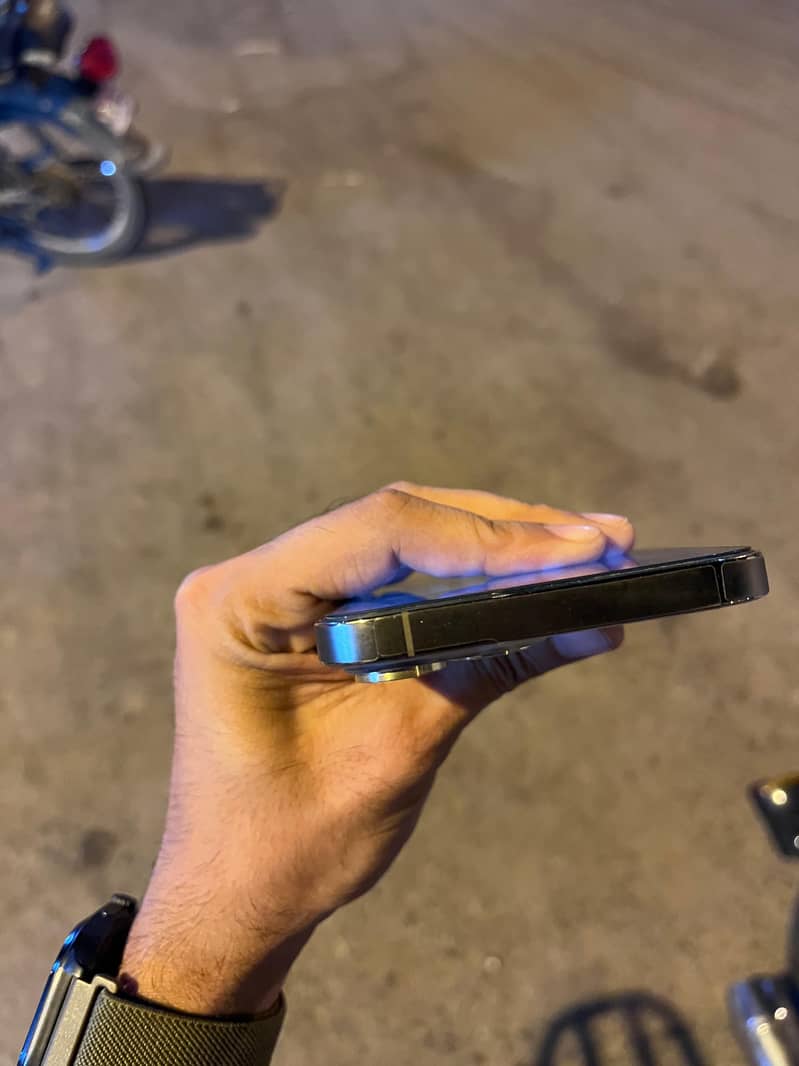 Apple iPhone 13 Pro Max 4