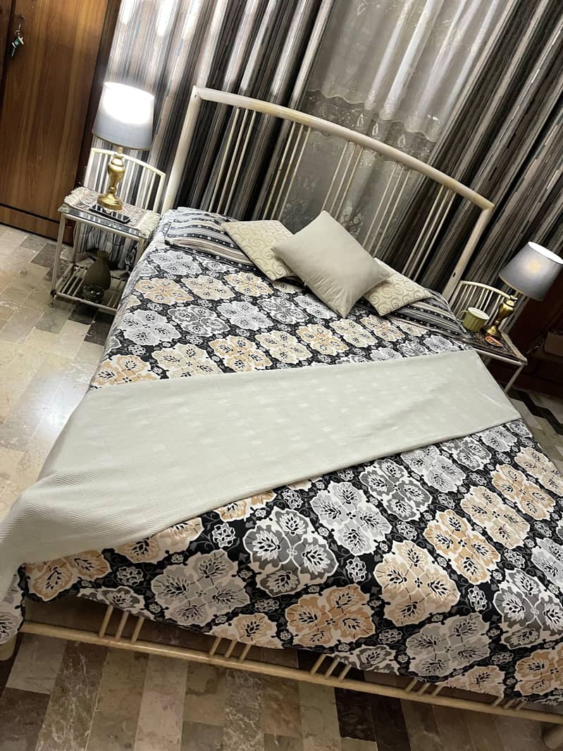 iron bed 1