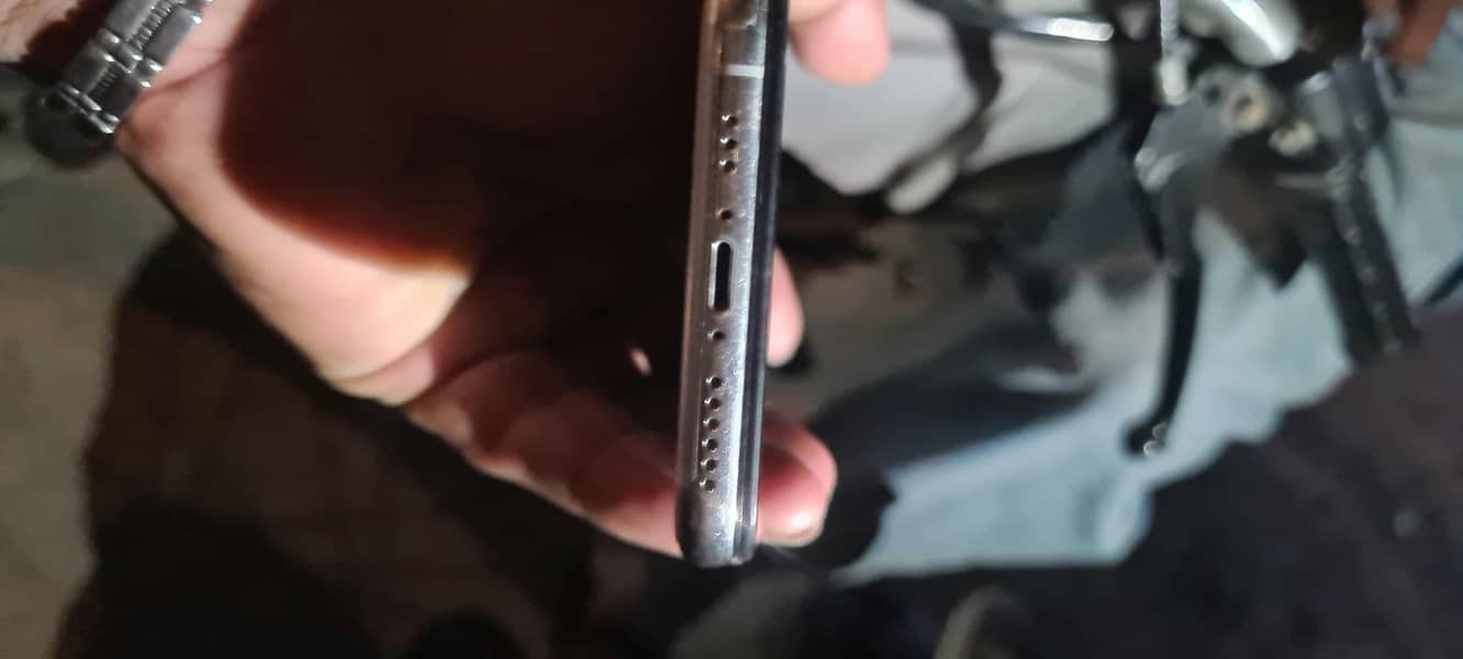 Apple iPhone XS 5