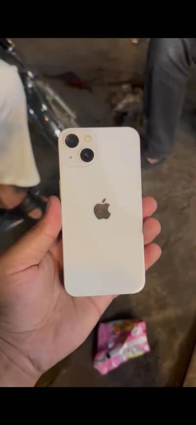 Apple iPhone 13