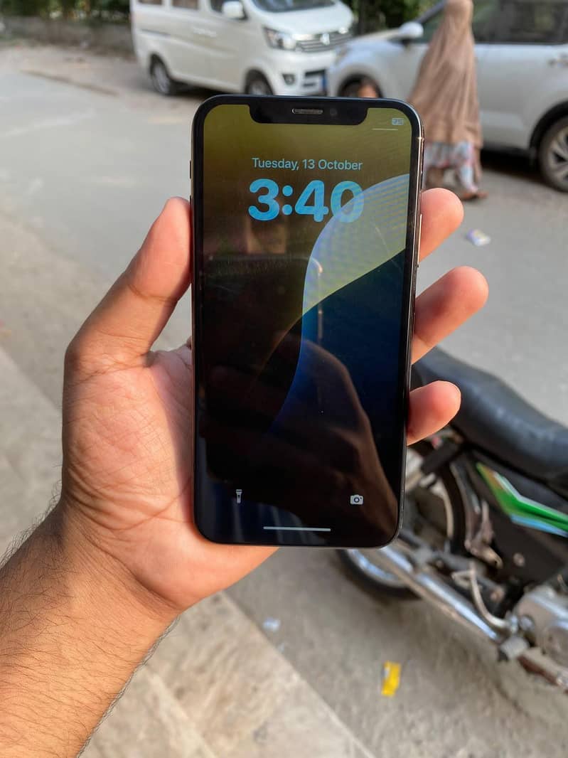 Apple iPhone XS 1