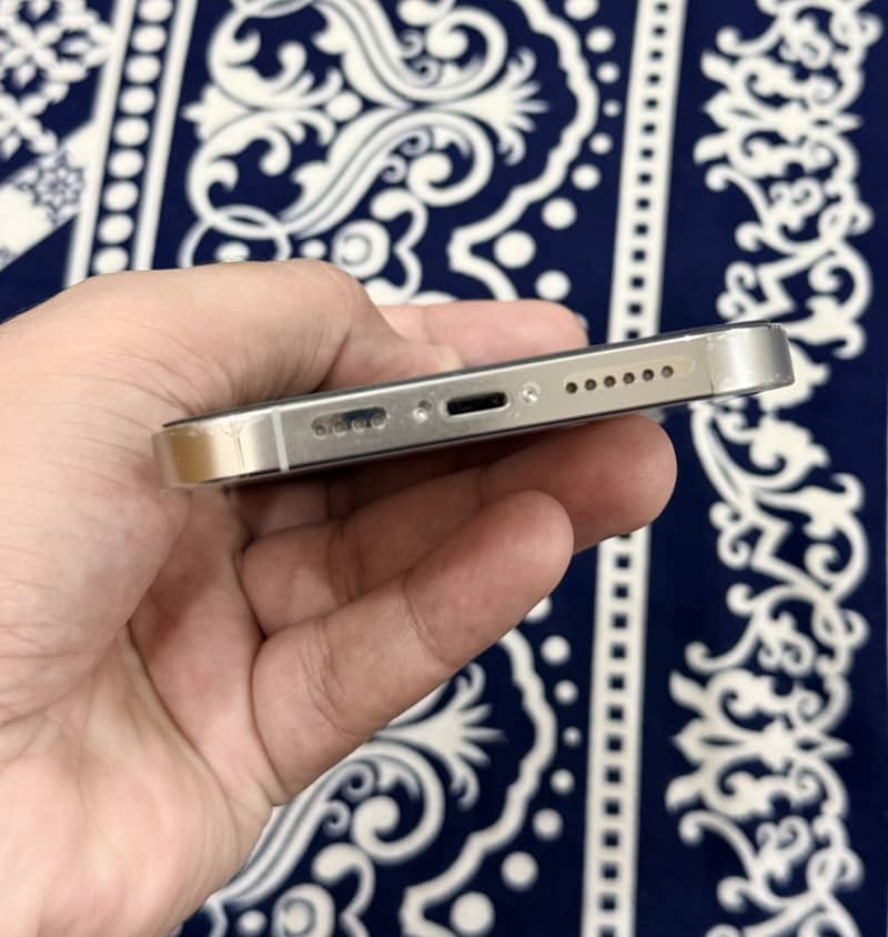 Apple iPhone 13 Pro Max 4