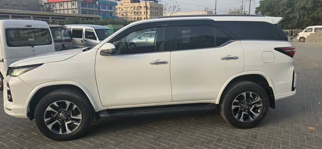 Toyota Fortuner Legender 2022