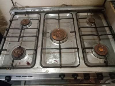 gas or electric stove +beaking oven