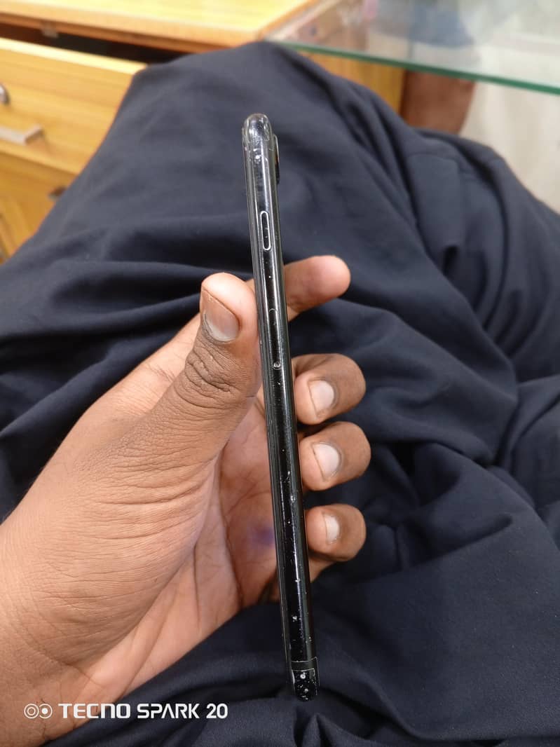 Apple iPhone 7 Plus 1