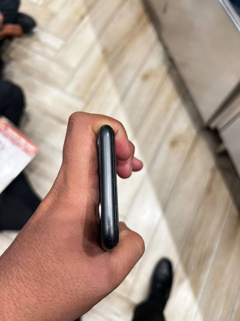 Apple iPhone 11 3