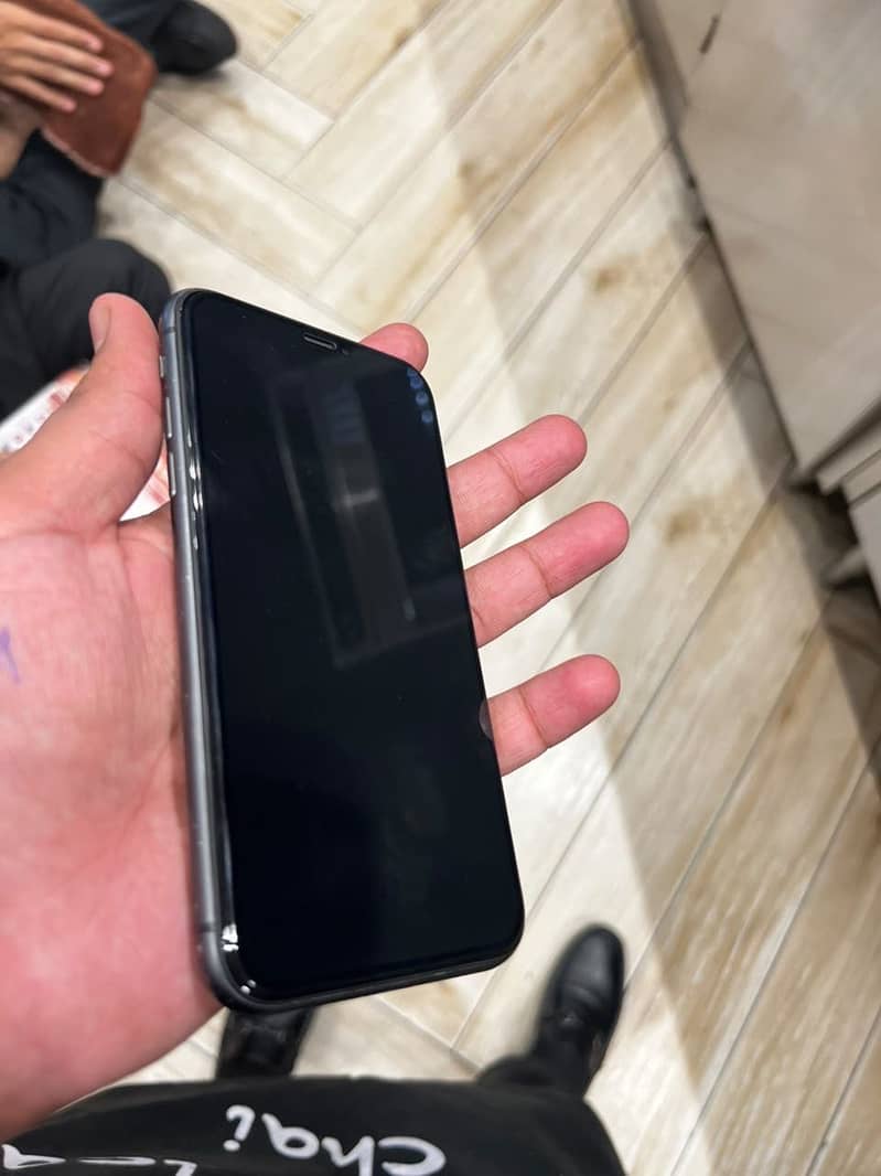 Apple iPhone 11 4
