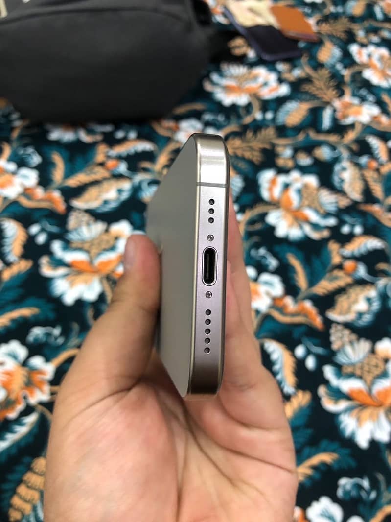 Apple iPhone 15 Pro jv 3