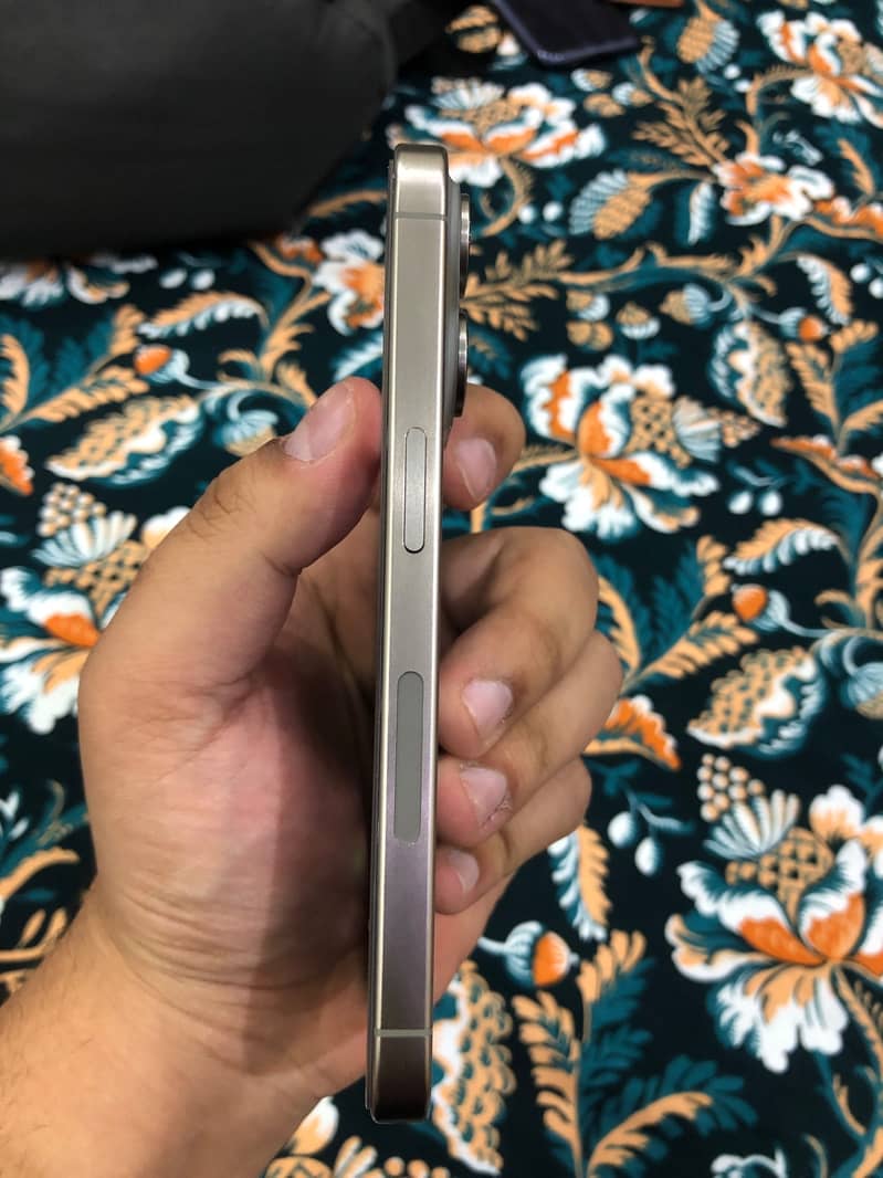 Apple iPhone 15 Pro jv 4