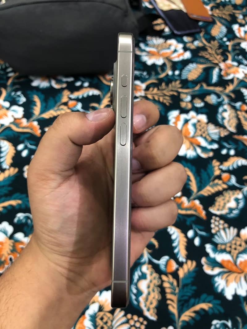 Apple iPhone 15 Pro jv 5