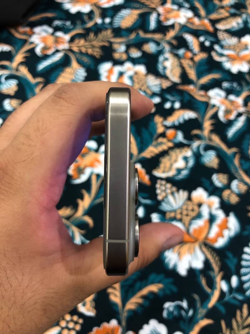 Apple iPhone 15 Pro jv 6